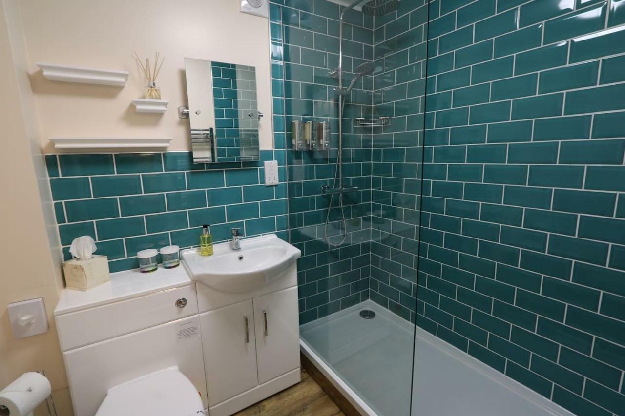 Pristine Apartment In The Centre Of グラストンベリー エクステリア 写真