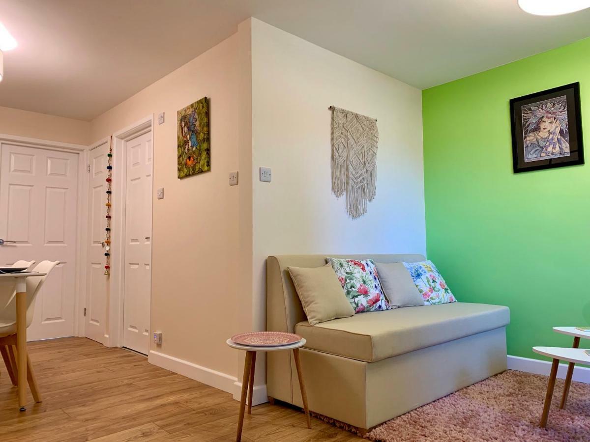 Pristine Apartment In The Centre Of グラストンベリー エクステリア 写真