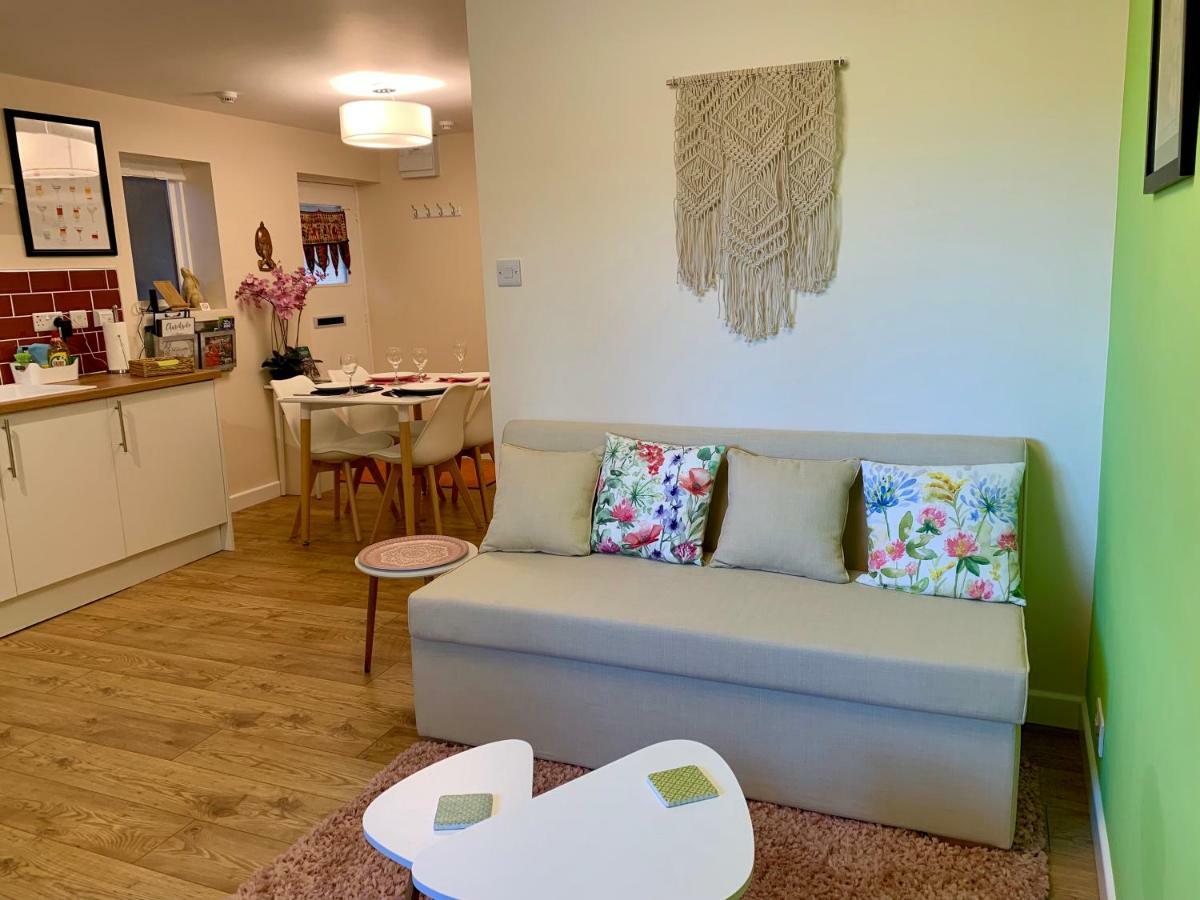Pristine Apartment In The Centre Of グラストンベリー エクステリア 写真